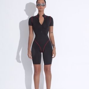 CAUTION BASIC CROPPED SS BODYSUIT IN BLACK